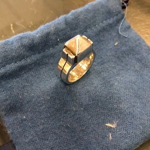 Mignon Fagot Pylon ring